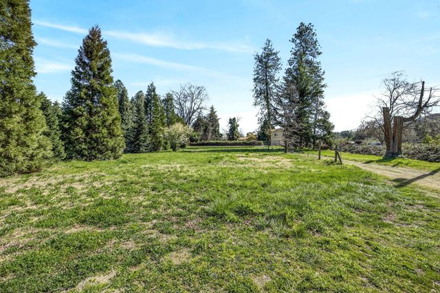 1971 Pioneer Road, Talent, OR 97540