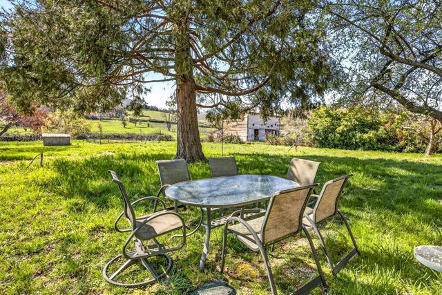 1971 Pioneer Road, Talent, OR 97540