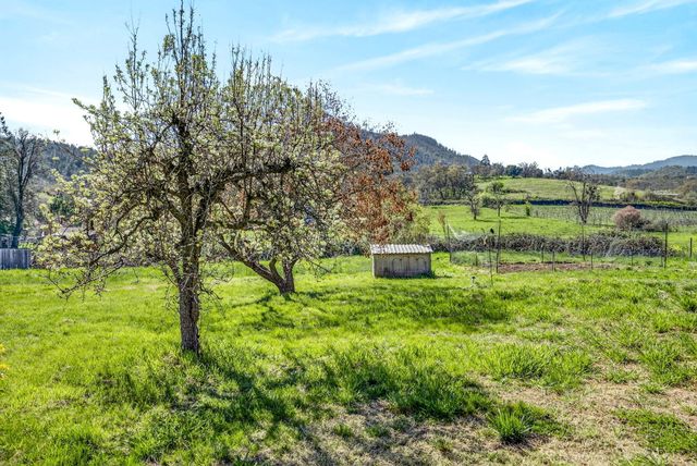 1971 Pioneer Road, Talent, OR 97540