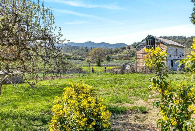 1971 Pioneer Road, Talent, OR 97540