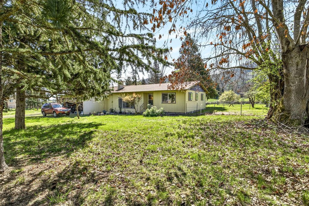 1971 Pioneer Road, Talent, OR 97540