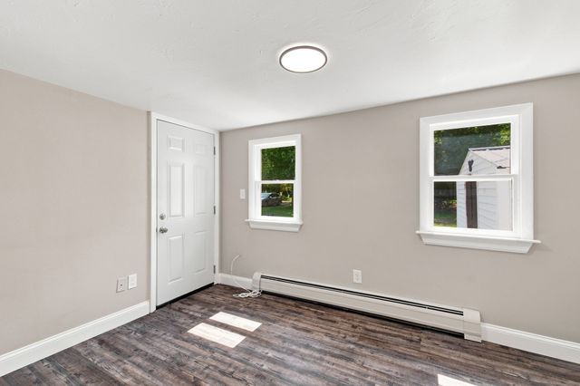174,5 Lakeview Ave, Taunton, MA 02780