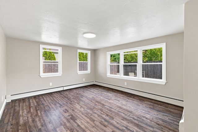 174,5 Lakeview Ave, Taunton, MA 02780