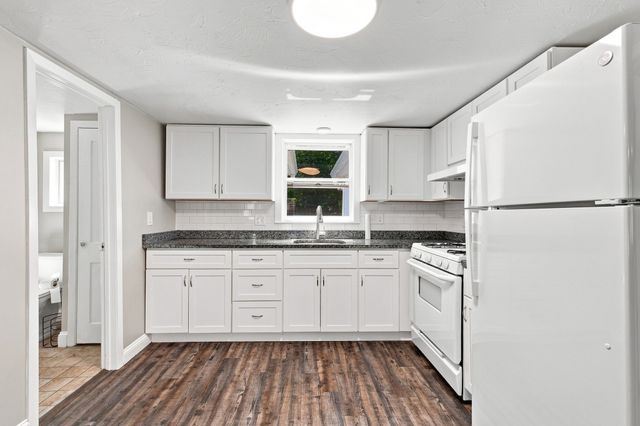 174,5 Lakeview Ave, Taunton, MA 02780