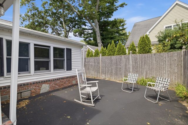 174,5 Lakeview Ave, Taunton, MA 02780