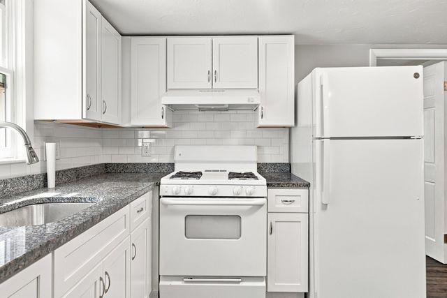 174,5 Lakeview Ave, Taunton, MA 02780