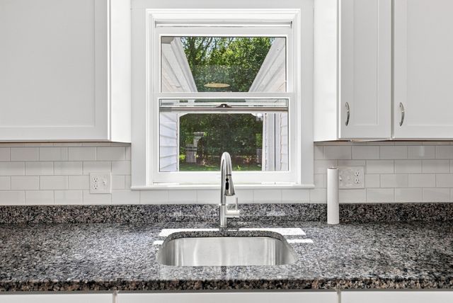 174,5 Lakeview Ave, Taunton, MA 02780