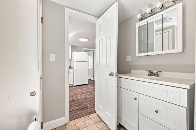 174,5 Lakeview Ave, Taunton, MA 02780