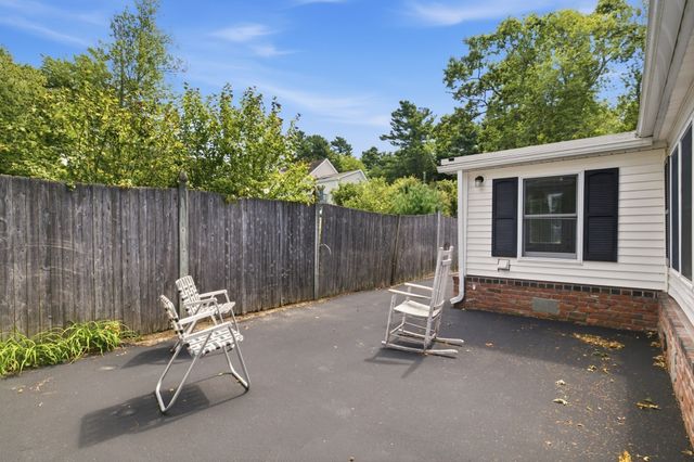 174,5 Lakeview Ave, Taunton, MA 02780