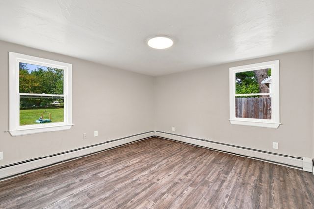 174,5 Lakeview Ave, Taunton, MA 02780
