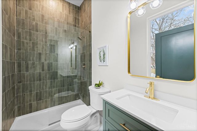 5702 Peabody Avenue, Cincinnati, OH 45227