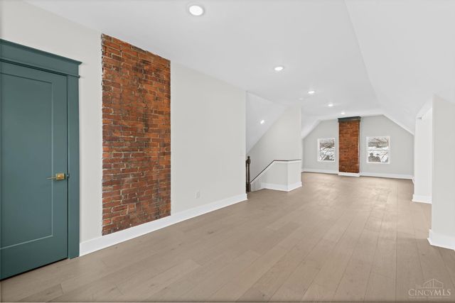 5702 Peabody Avenue, Cincinnati, OH 45227