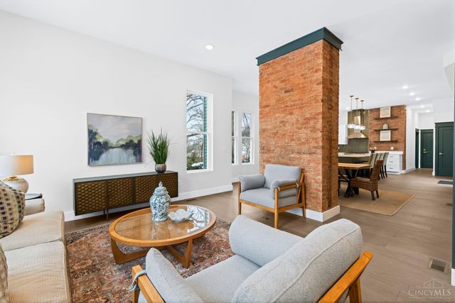 5702 Peabody Avenue, Cincinnati, OH 45227