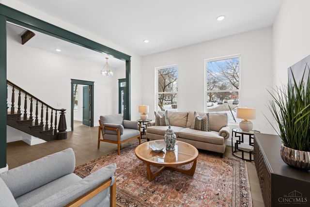 5702 Peabody Avenue, Cincinnati, OH 45227