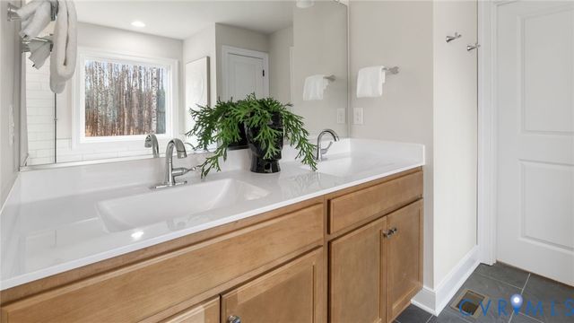 4893 Donner Ct, Quinton, VA 23141