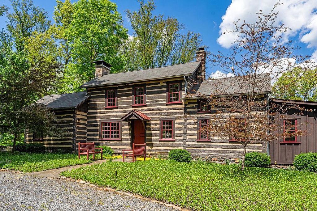 4439 OLD FORGE RD, Luray, VA 22835
