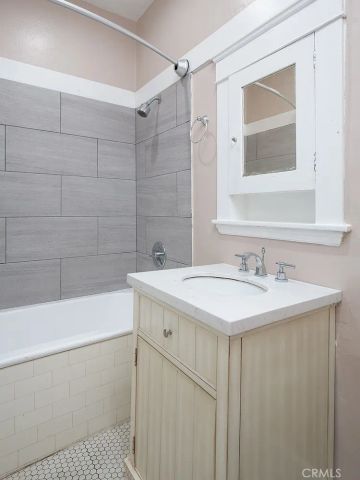 113 N Columbus A, Glendale, CA 91203
