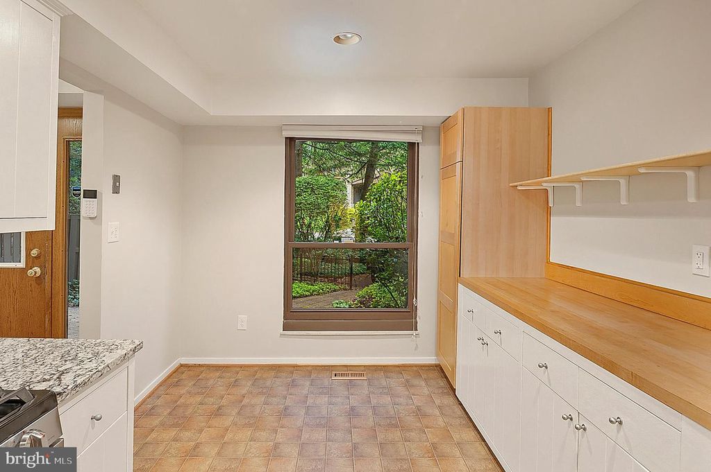 Image 10 of property listing at 5678 THICKET LN, Columbia, MD 21044