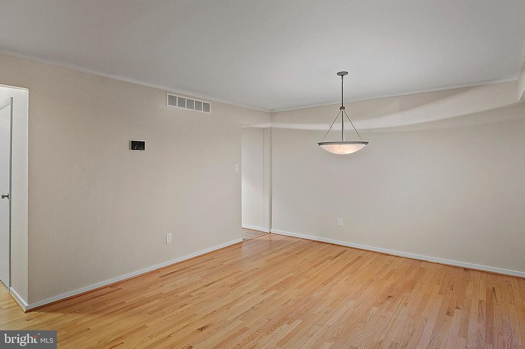 Image 13 of property listing at 5678 THICKET LN, Columbia, MD 21044
