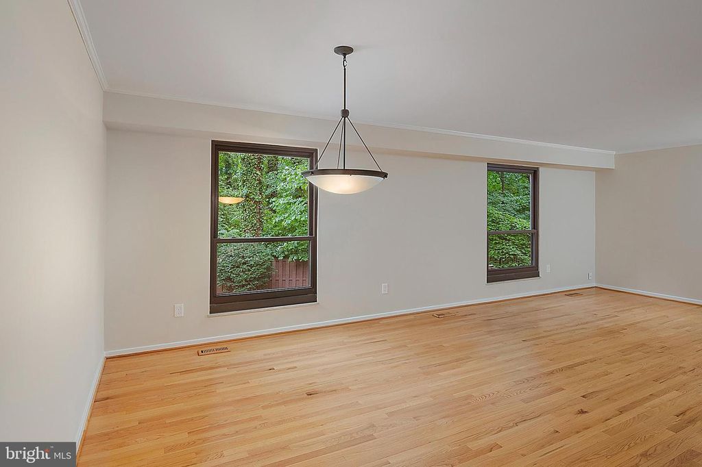 Image 14 of property listing at 5678 THICKET LN, Columbia, MD 21044