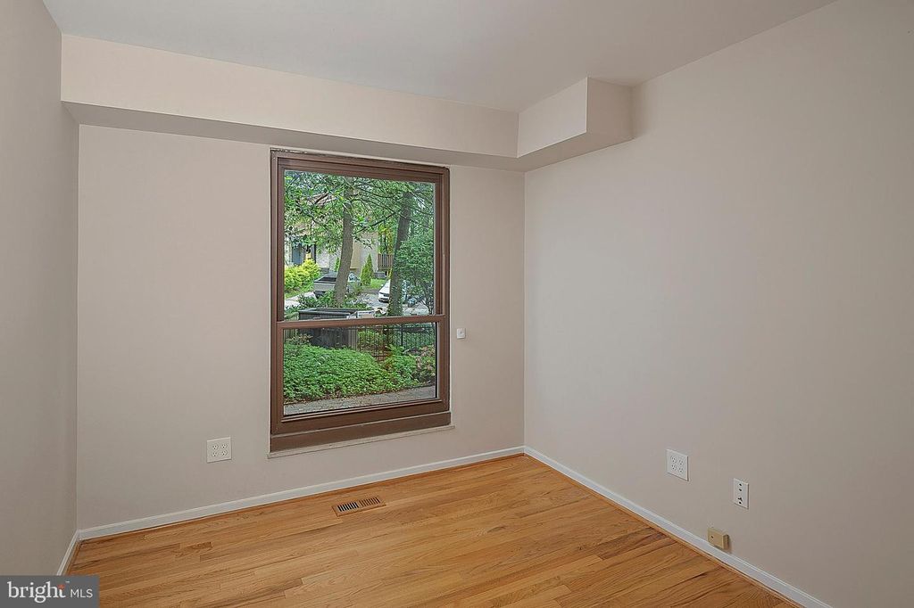 Image 15 of property listing at 5678 THICKET LN, Columbia, MD 21044