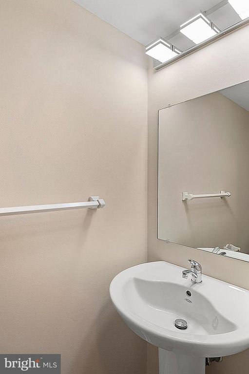 Image 16 of property listing at 5678 THICKET LN, Columbia, MD 21044