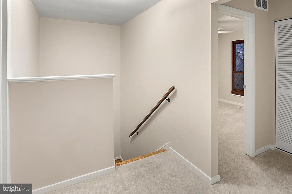 Image 18 of property listing at 5678 THICKET LN, Columbia, MD 21044
