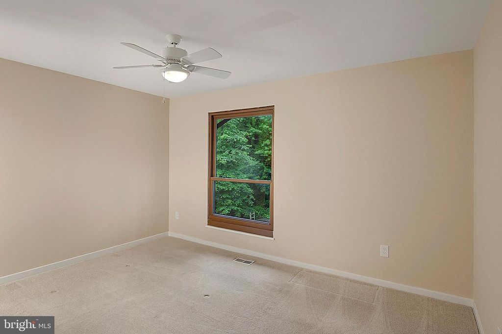 Image 19 of property listing at 5678 THICKET LN, Columbia, MD 21044