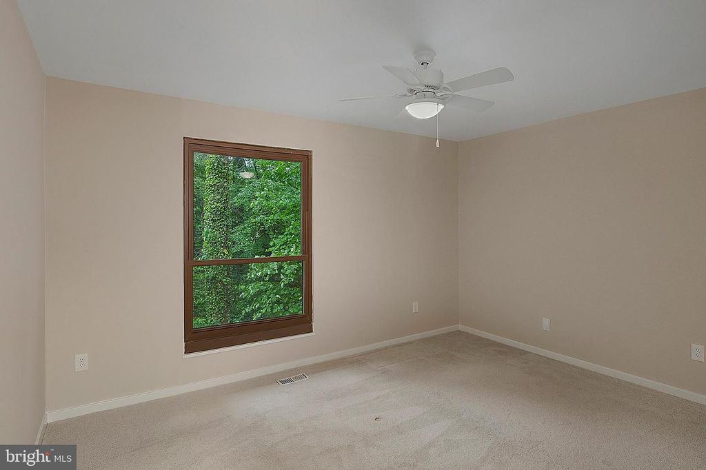 Image 20 of property listing at 5678 THICKET LN, Columbia, MD 21044