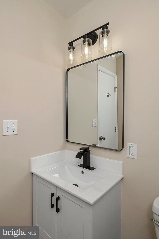 Image 23 of property listing at 5678 THICKET LN, Columbia, MD 21044