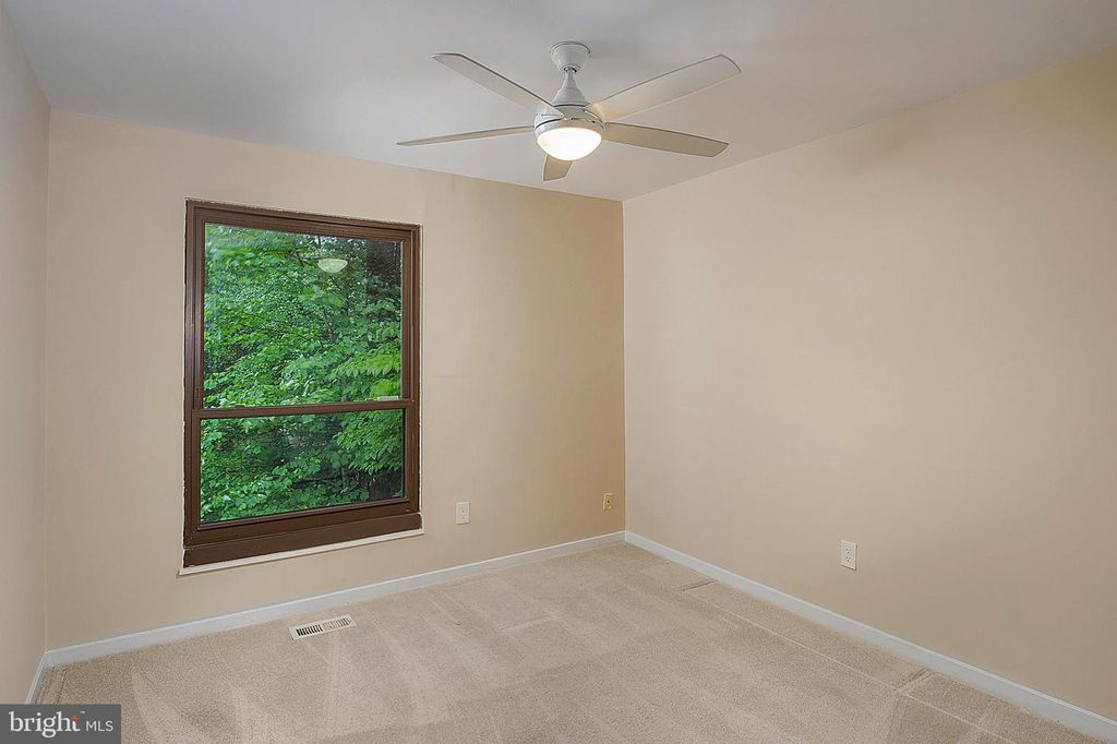 Image 27 of property listing at 5678 THICKET LN, Columbia, MD 21044