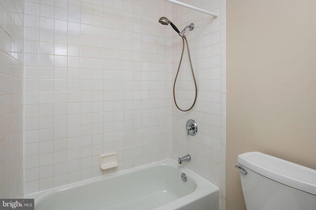 Image 29 of property listing at 5678 THICKET LN, Columbia, MD 21044