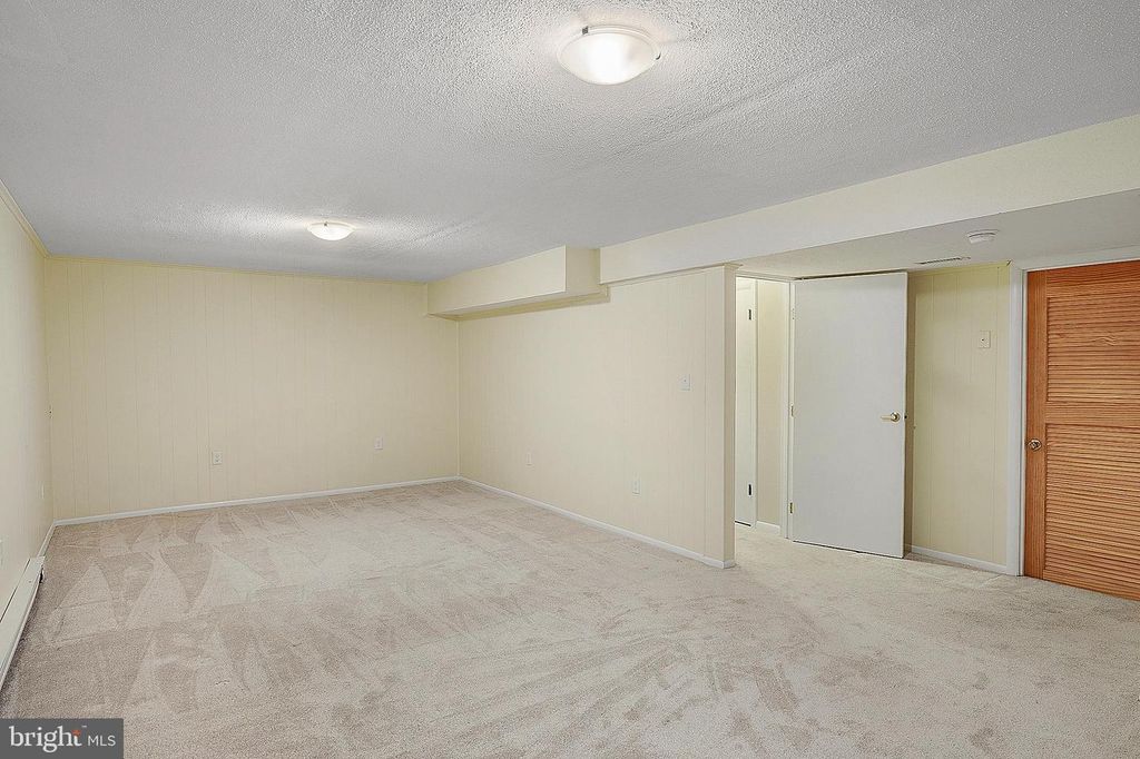 Image 32 of property listing at 5678 THICKET LN, Columbia, MD 21044