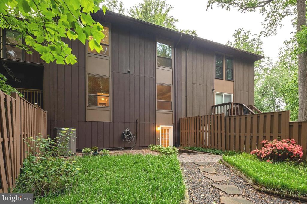 Image 39 of property listing at 5678 THICKET LN, Columbia, MD 21044