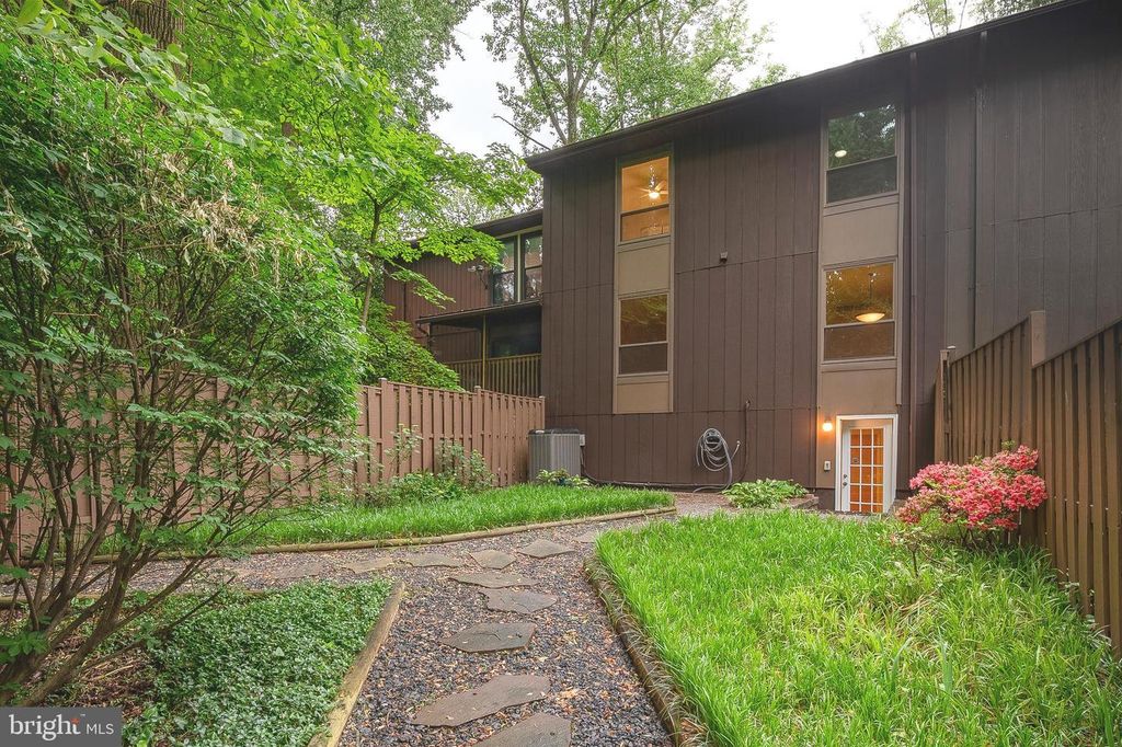 Image 40 of property listing at 5678 THICKET LN, Columbia, MD 21044