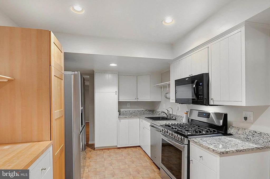 Image 7 of property listing at 5678 THICKET LN, Columbia, MD 21044