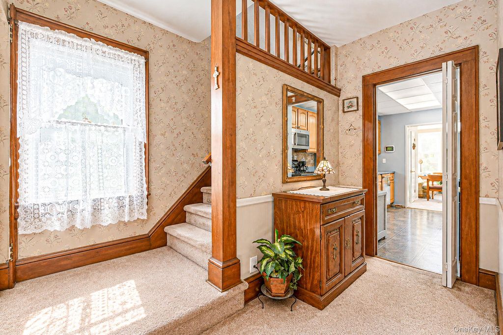 116 Hawthorne Avenue, Floral Park, NY 11001 — photo 2