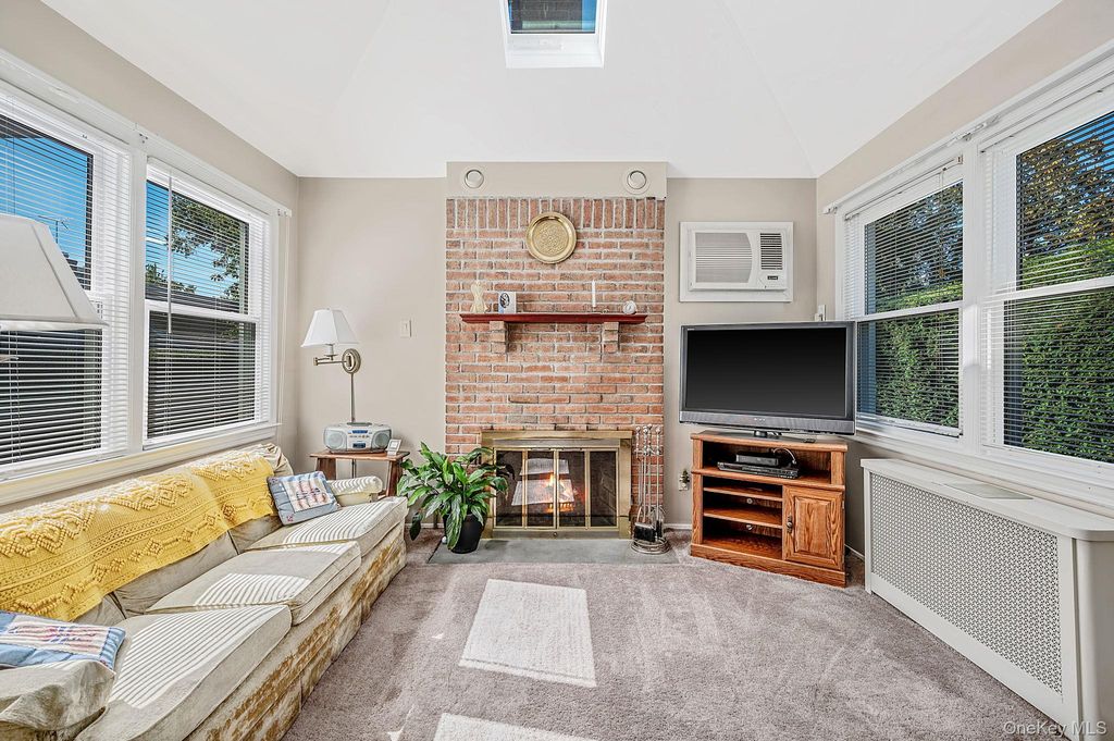 116 Hawthorne Avenue, Floral Park, NY 11001 — photo 3