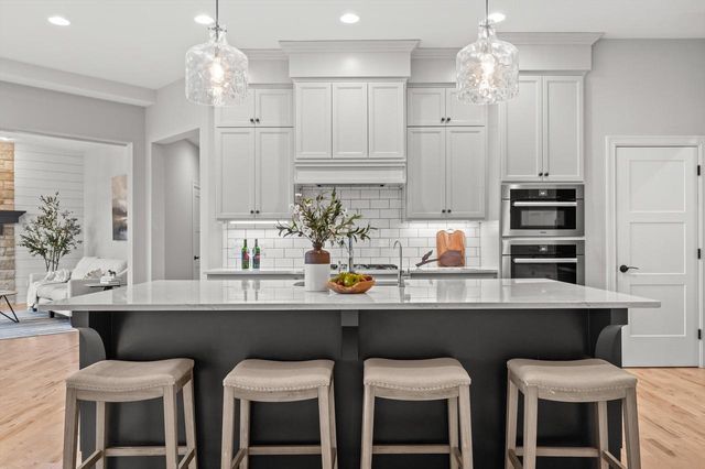 W248N2151 Kettle Cove COURT, Pewaukee, WI 53072