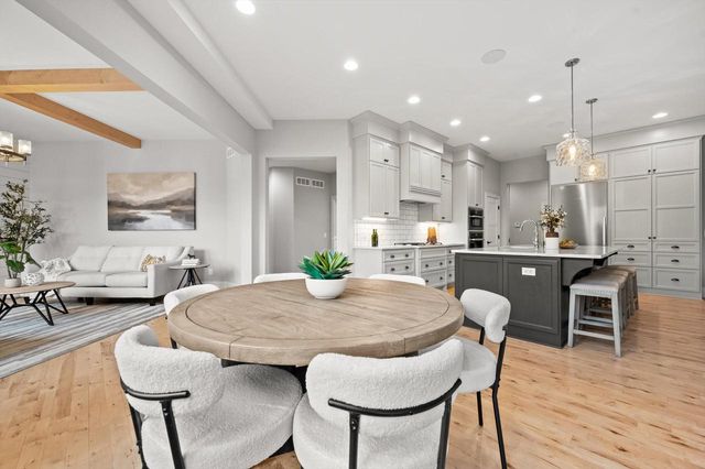 W248N2151 Kettle Cove COURT, Pewaukee, WI 53072