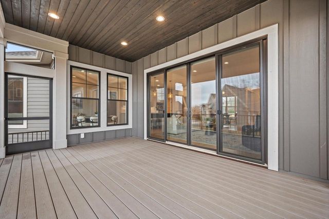 W248N2151 Kettle Cove COURT, Pewaukee, WI 53072