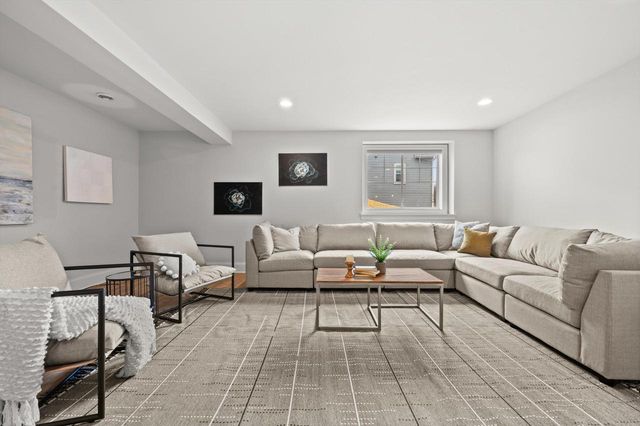 W248N2151 Kettle Cove COURT, Pewaukee, WI 53072