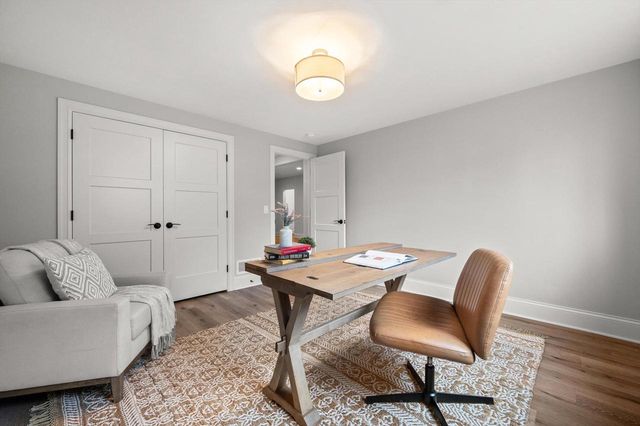 W248N2151 Kettle Cove COURT, Pewaukee, WI 53072