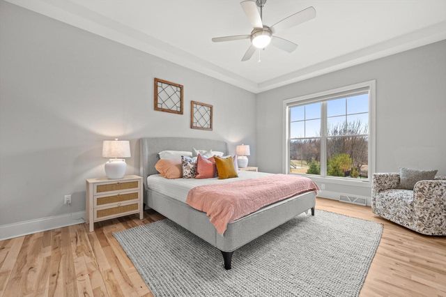 W248N2151 Kettle Cove COURT, Pewaukee, WI 53072