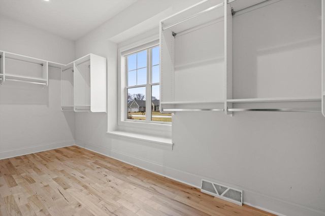 W248N2151 Kettle Cove COURT, Pewaukee, WI 53072