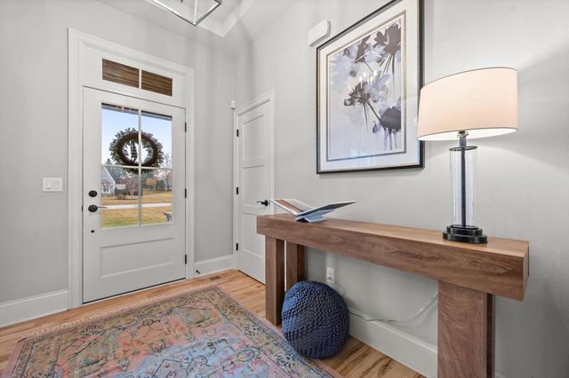 W248N2151 Kettle Cove COURT, Pewaukee, WI 53072