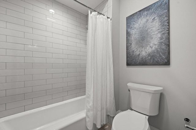 W248N2151 Kettle Cove COURT, Pewaukee, WI 53072