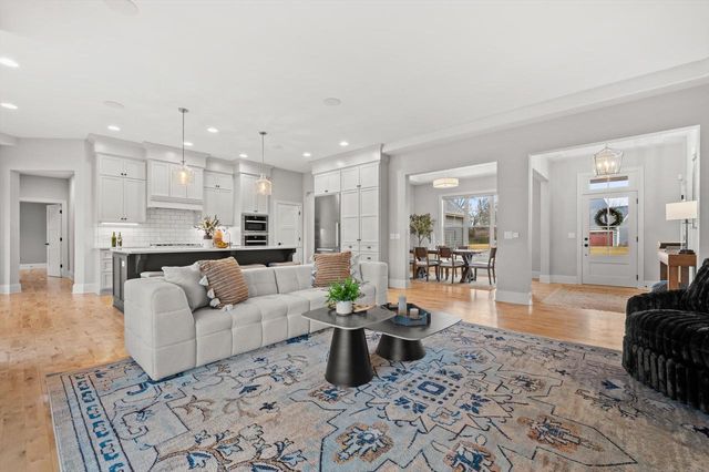 W248N2151 Kettle Cove COURT, Pewaukee, WI 53072