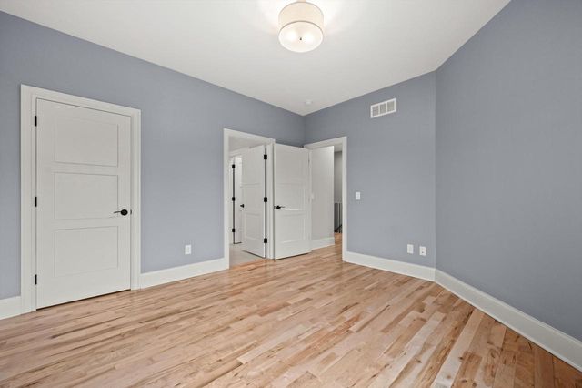 W248N2151 Kettle Cove COURT, Pewaukee, WI 53072