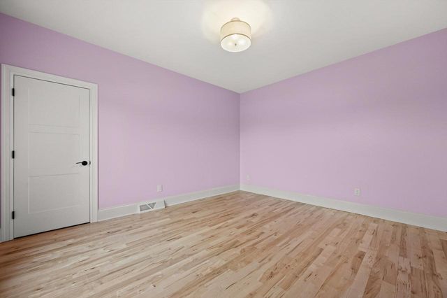 W248N2151 Kettle Cove COURT, Pewaukee, WI 53072